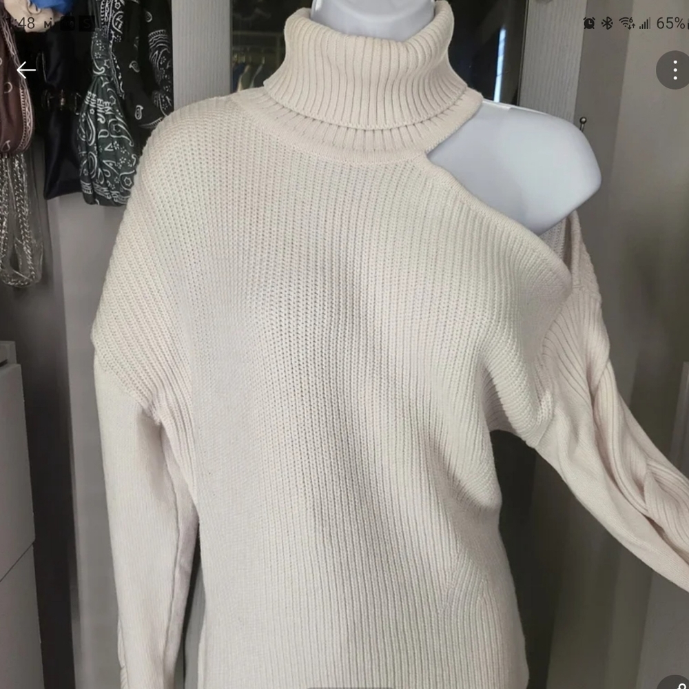 Turtleneck cols Shoulder sweater